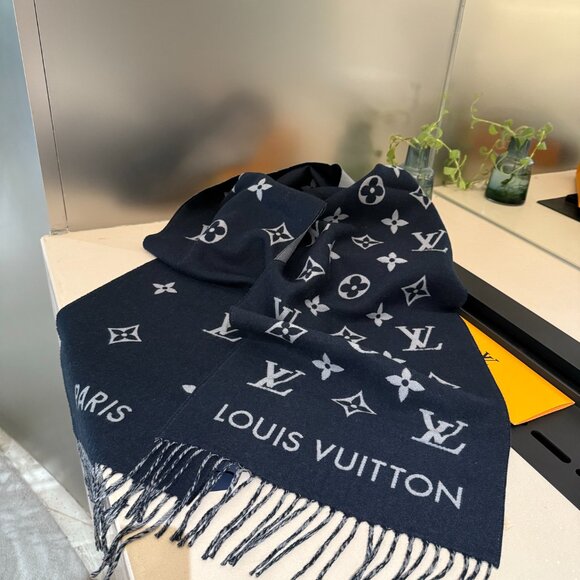 Women's Louis Vuitton Scarf - Picture 2 of 5
